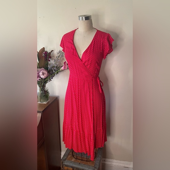 Cute cute wrap dress with pockets! NWOT - Picture 7 of 7